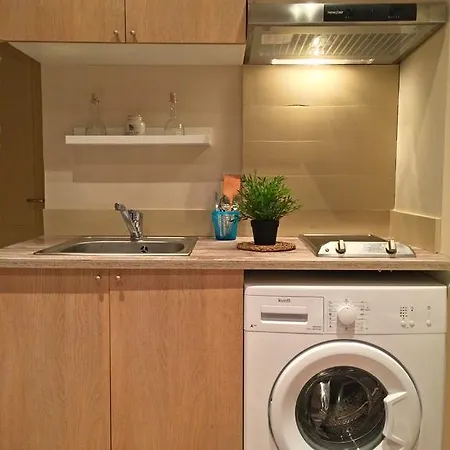 Aloy Modern Flat